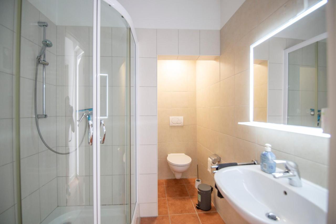 Apartment Mit Kleinem Innenhof Im Erdgeschoss Fuer Bis Zu 4 Personen Klotten Bagian luar foto