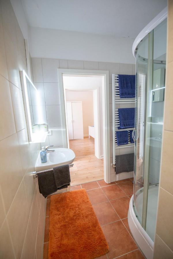 Apartment Mit Kleinem Innenhof Im Erdgeschoss Fuer Bis Zu 4 Personen Klotten Bagian luar foto