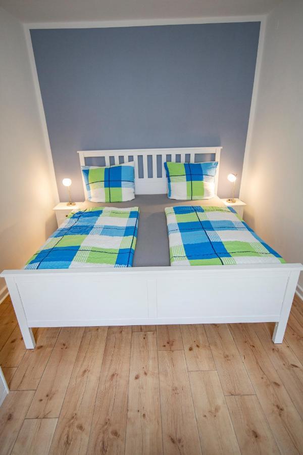 Apartment Mit Kleinem Innenhof Im Erdgeschoss Fuer Bis Zu 4 Personen Klotten Bagian luar foto