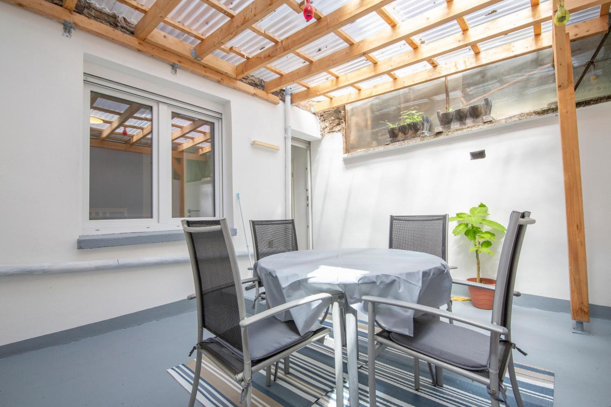 Apartment Mit Kleinem Innenhof Im Erdgeschoss Fuer Bis Zu 4 Personen Klotten Bagian luar foto